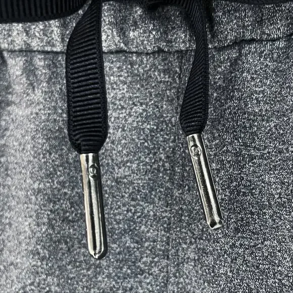LULULEMON On The Fly *27" Drawstring Cropped Pant Heathered Black (Gray) Size 6 - Picture 6 of 9